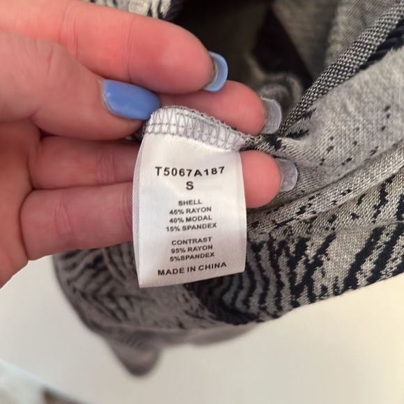 Tart Gray Print Romper - worn 2x - perfect condition. - Picture 8 of 8